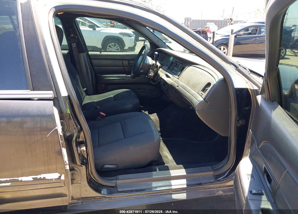 2011 FORD CROWN VICTORIA VIN: 2FABP7BV4BX176064