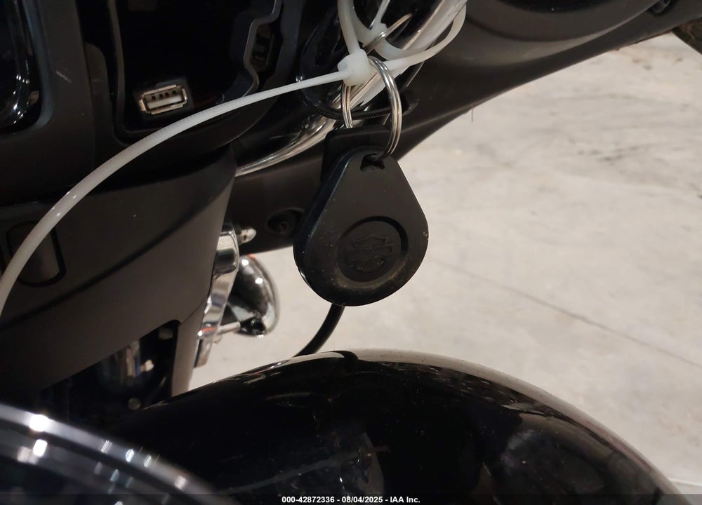 2022 HARLEY-DAVIDSON FLHX VIN: 1HD1KBC17NB617789