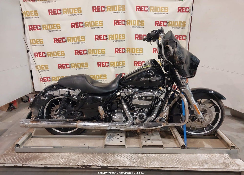 2022 HARLEY-DAVIDSON FLHX VIN: 1HD1KBC17NB617789