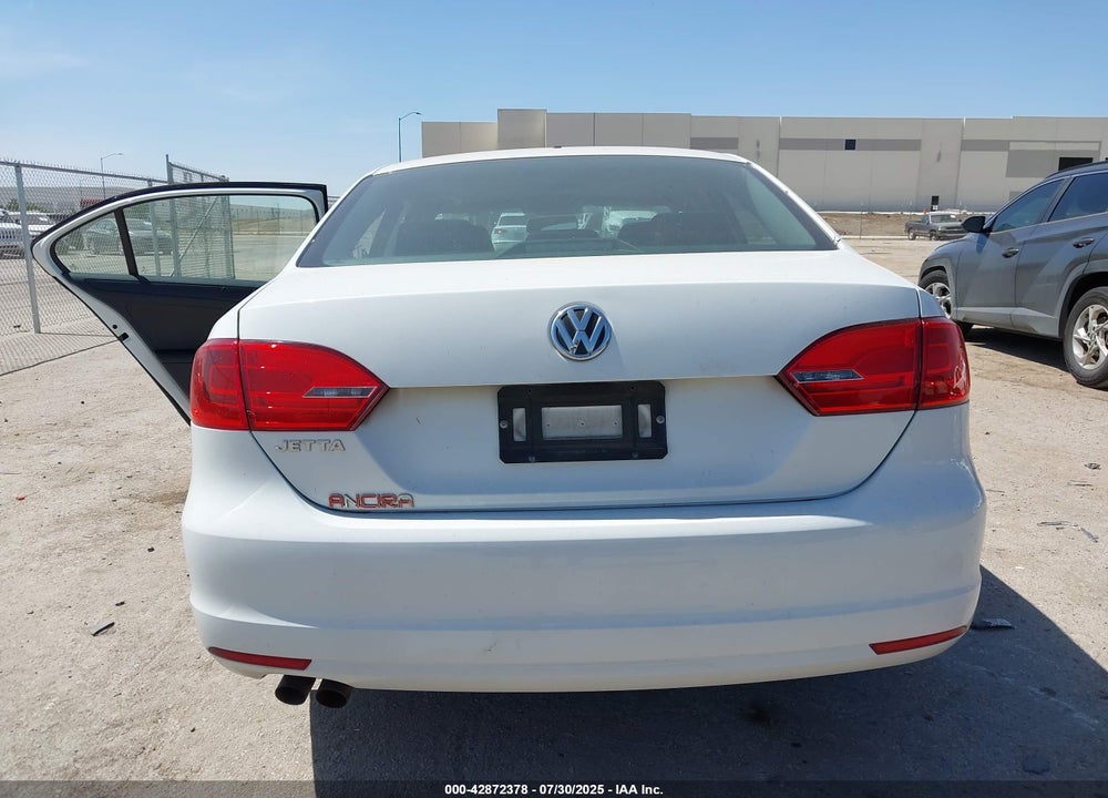 2014 VOLKSWAGEN JETTA VIN: 3VW2K7AJ2EM333093