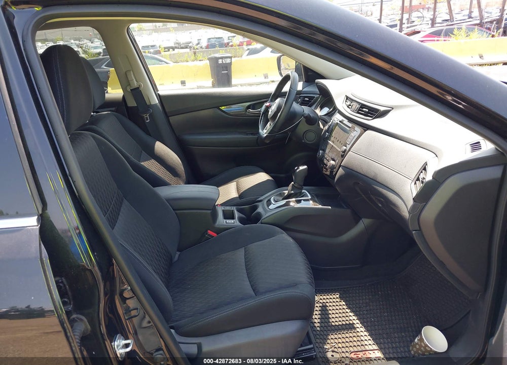 2018 NISSAN ROGUE VIN: KNMAT2MV6JP620664