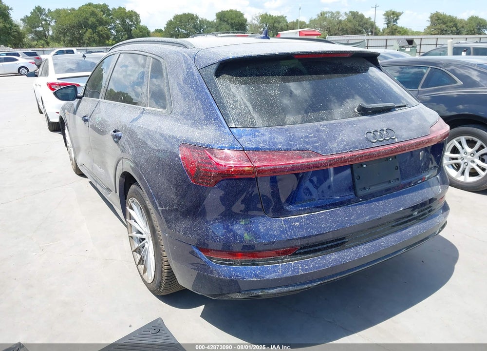 2022 AUDI E-TRON VIN: WA1AAAGE5NB037351