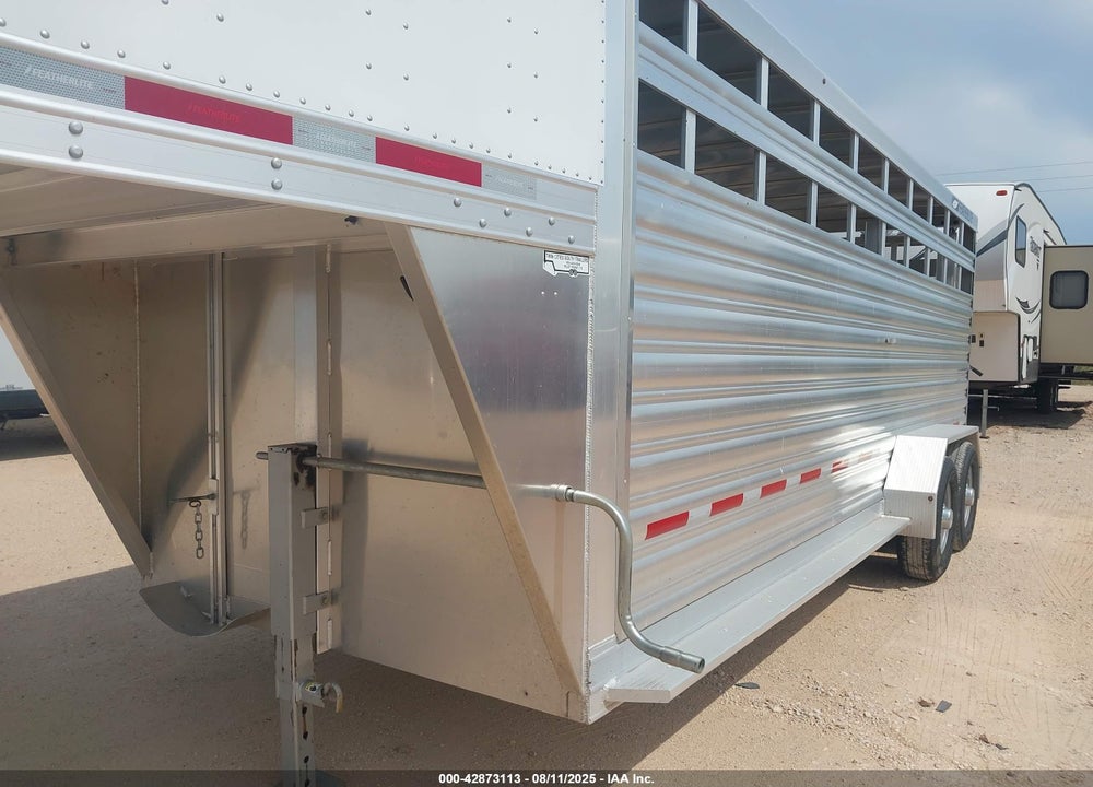 2024 FEATHERLITE LIVESTOCK TRAILER VIN: 4FGB22026RC163001