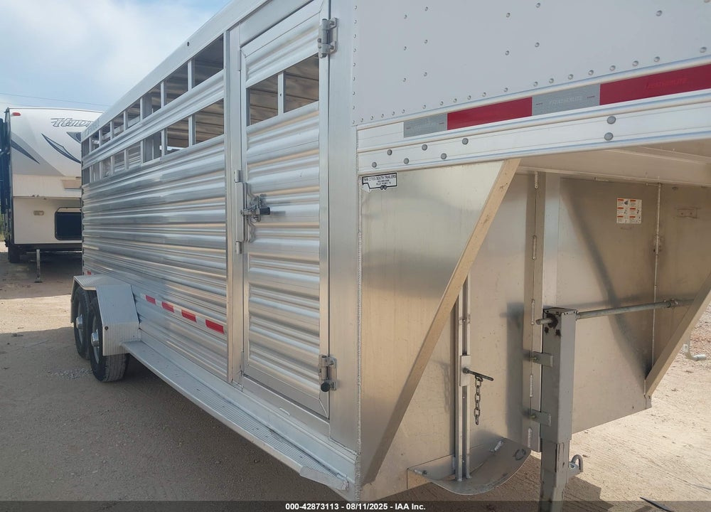 2024 FEATHERLITE LIVESTOCK TRAILER VIN: 4FGB22026RC163001
