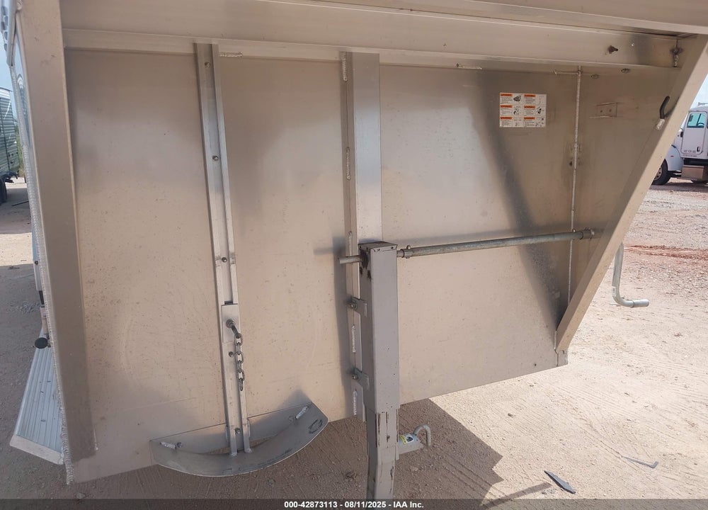 2024 FEATHERLITE LIVESTOCK TRAILER VIN: 4FGB22026RC163001