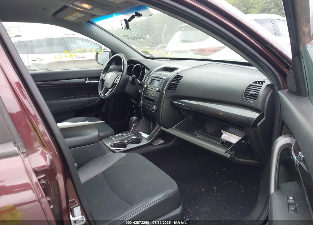2011 KIA SORENTO VIN: 5XYKU3A12BG065550