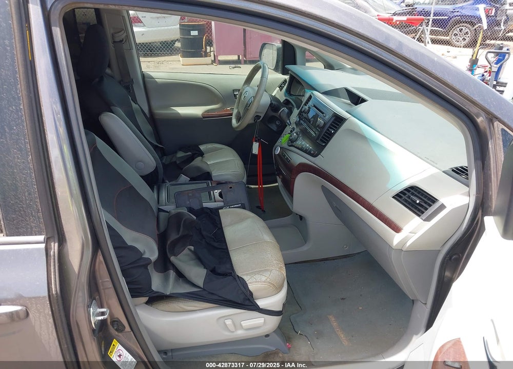 2014 TOYOTA SIENNA VIN: 5TDYK3DC2ES438980