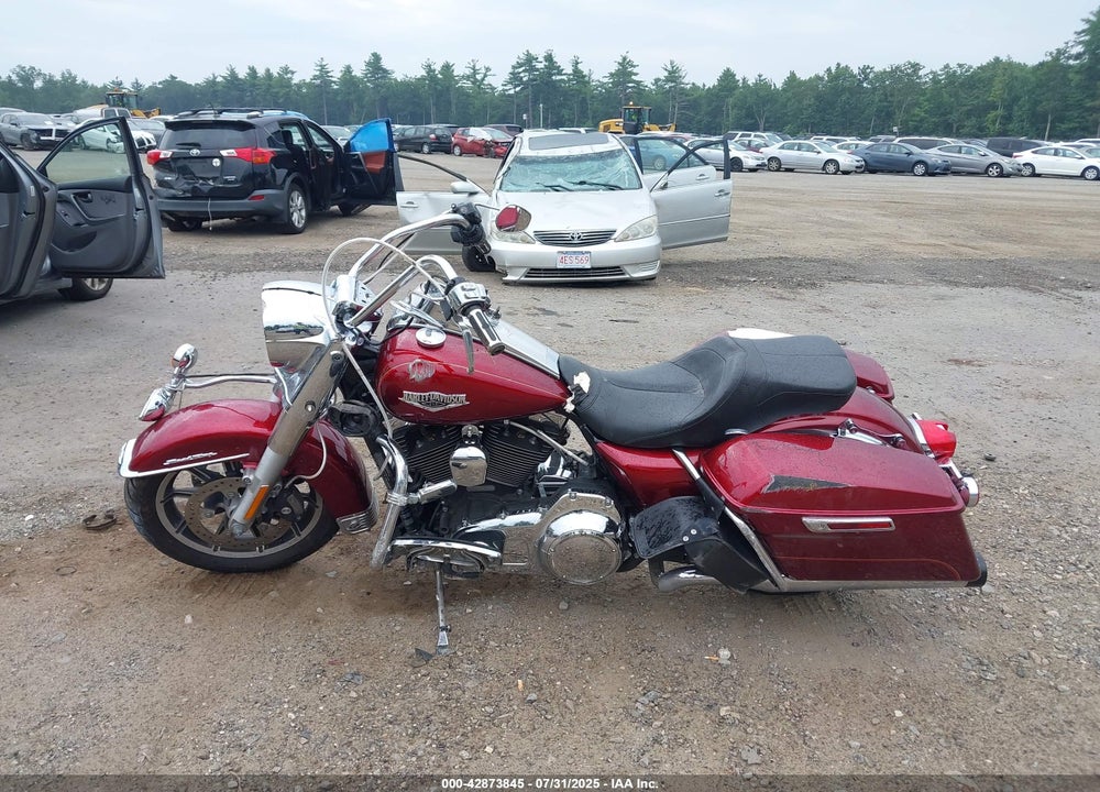2016 HARLEY-DAVIDSON FLHR ROAD KING VIN: 1HD1FBM19GB668359