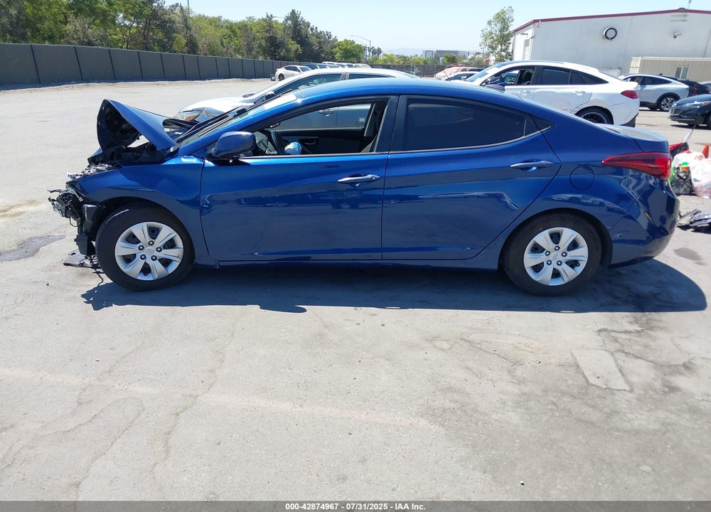 2016 HYUNDAI ELANTRA VIN: 5NPDH4AE9GH696043