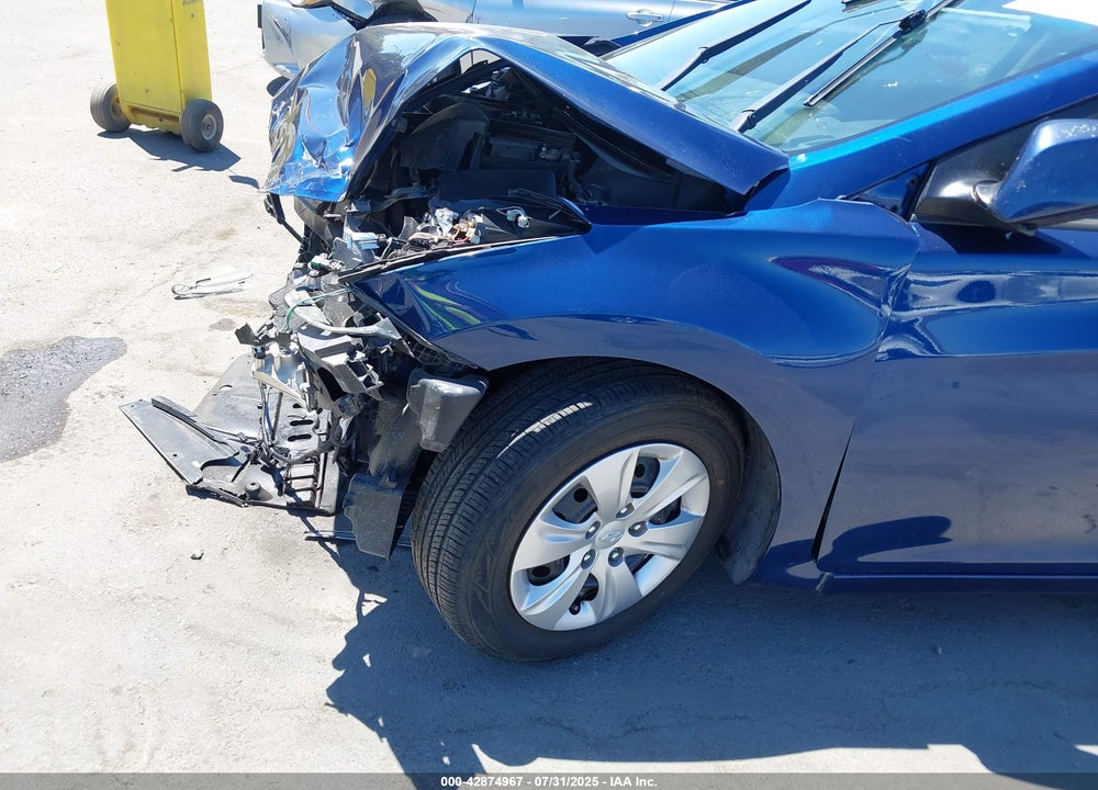 2016 HYUNDAI ELANTRA VIN: 5NPDH4AE9GH696043