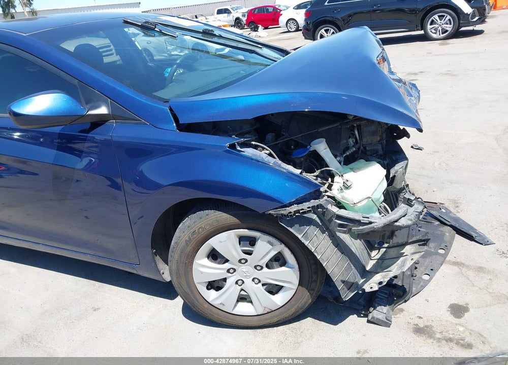 2016 HYUNDAI ELANTRA VIN: 5NPDH4AE9GH696043