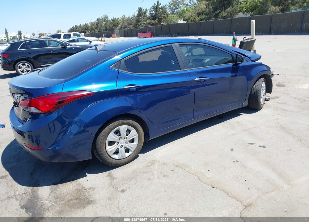 2016 HYUNDAI ELANTRA VIN: 5NPDH4AE9GH696043