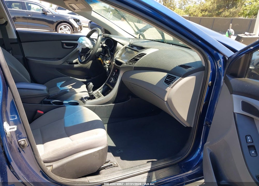 2016 HYUNDAI ELANTRA VIN: 5NPDH4AE9GH696043