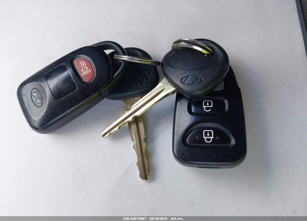 2016 HYUNDAI ELANTRA VIN: 5NPDH4AE9GH696043