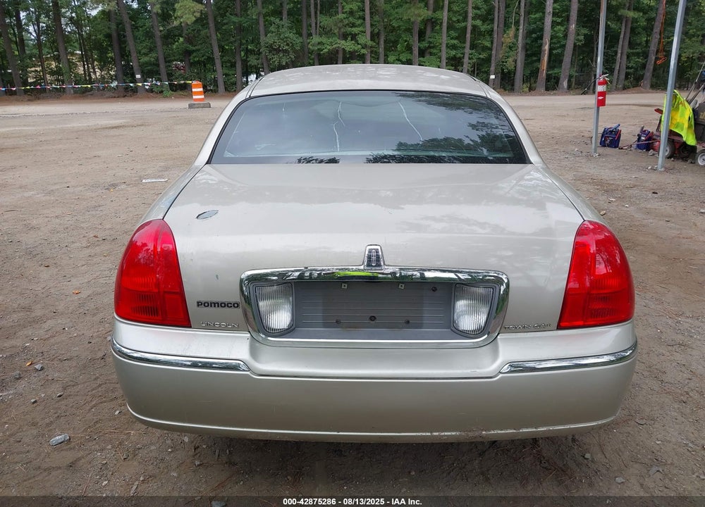 2010 LINCOLN TOWN CAR VIN: 2LNBL8CV5AX613980