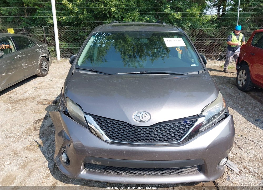 2016 TOYOTA SIENNA SE PREMIUM 8 PASSENGER VIN: 5TDXK3DC4GS758400