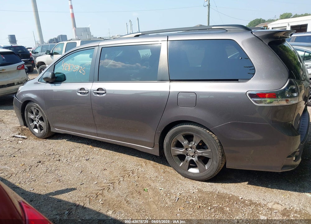 2016 TOYOTA SIENNA SE PREMIUM 8 PASSENGER VIN: 5TDXK3DC4GS758400