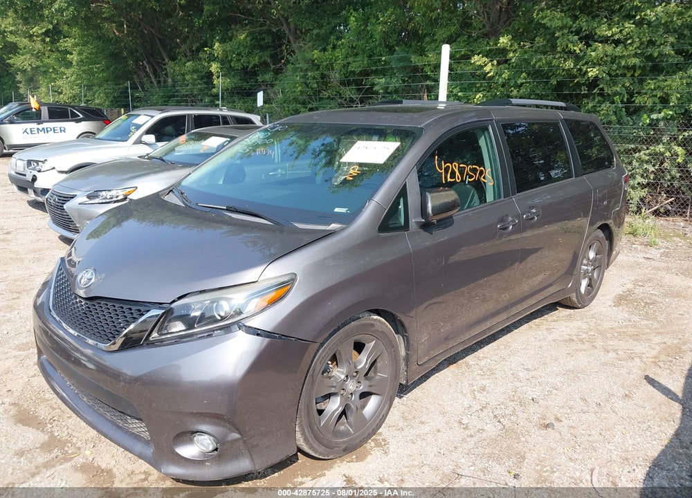 2016 TOYOTA SIENNA SE PREMIUM 8 PASSENGER VIN: 5TDXK3DC4GS758400