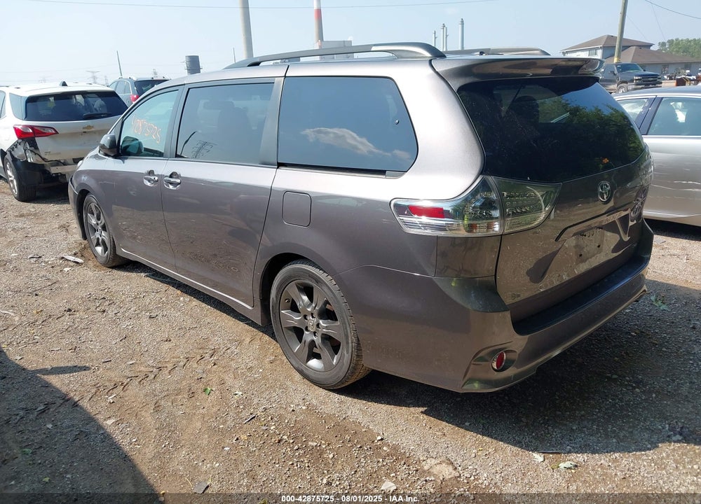 2016 TOYOTA SIENNA SE PREMIUM 8 PASSENGER VIN: 5TDXK3DC4GS758400