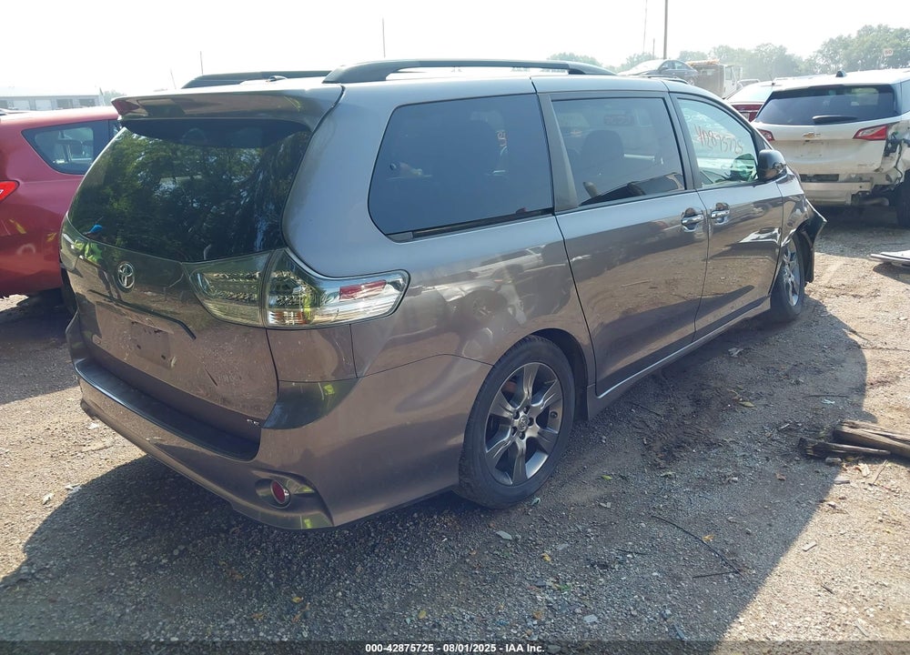 2016 TOYOTA SIENNA SE PREMIUM 8 PASSENGER VIN: 5TDXK3DC4GS758400