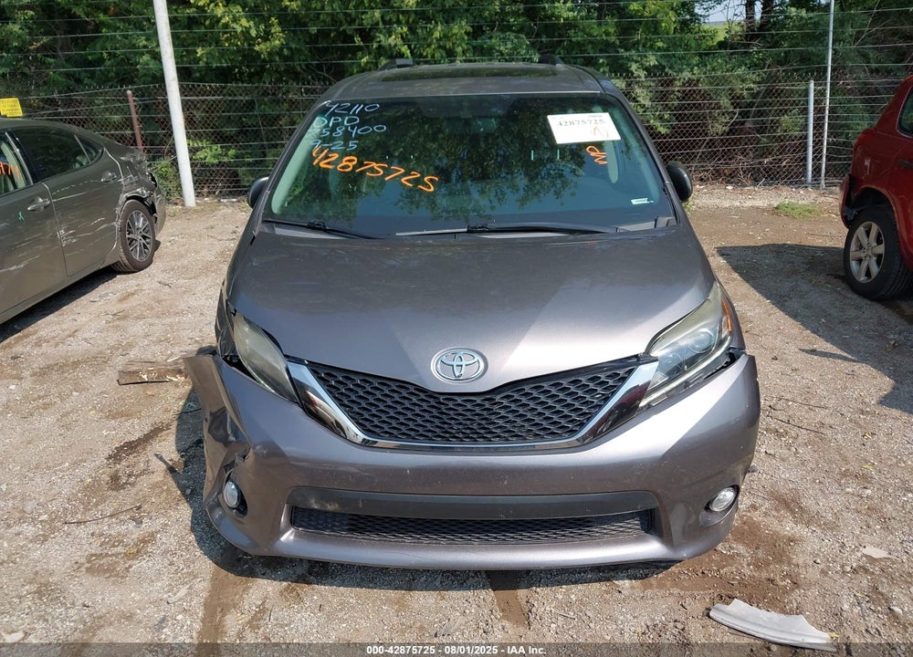 2016 TOYOTA SIENNA SE PREMIUM 8 PASSENGER VIN: 5TDXK3DC4GS758400