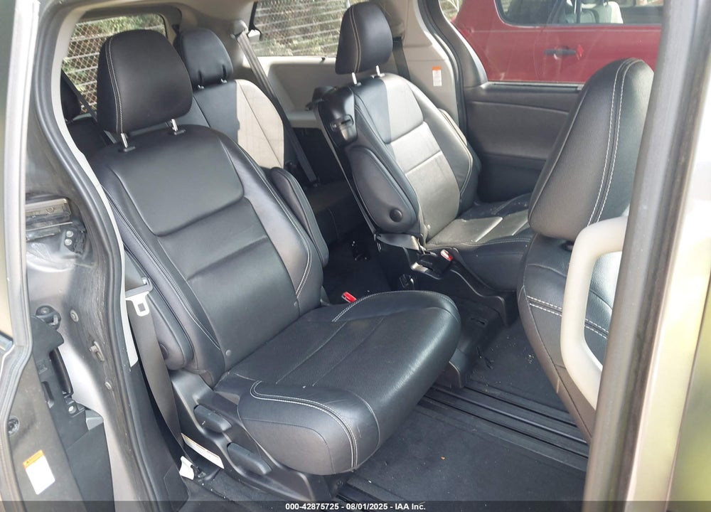 2016 TOYOTA SIENNA SE PREMIUM 8 PASSENGER VIN: 5TDXK3DC4GS758400