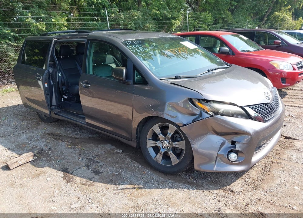 2016 TOYOTA SIENNA SE PREMIUM 8 PASSENGER VIN: 5TDXK3DC4GS758400