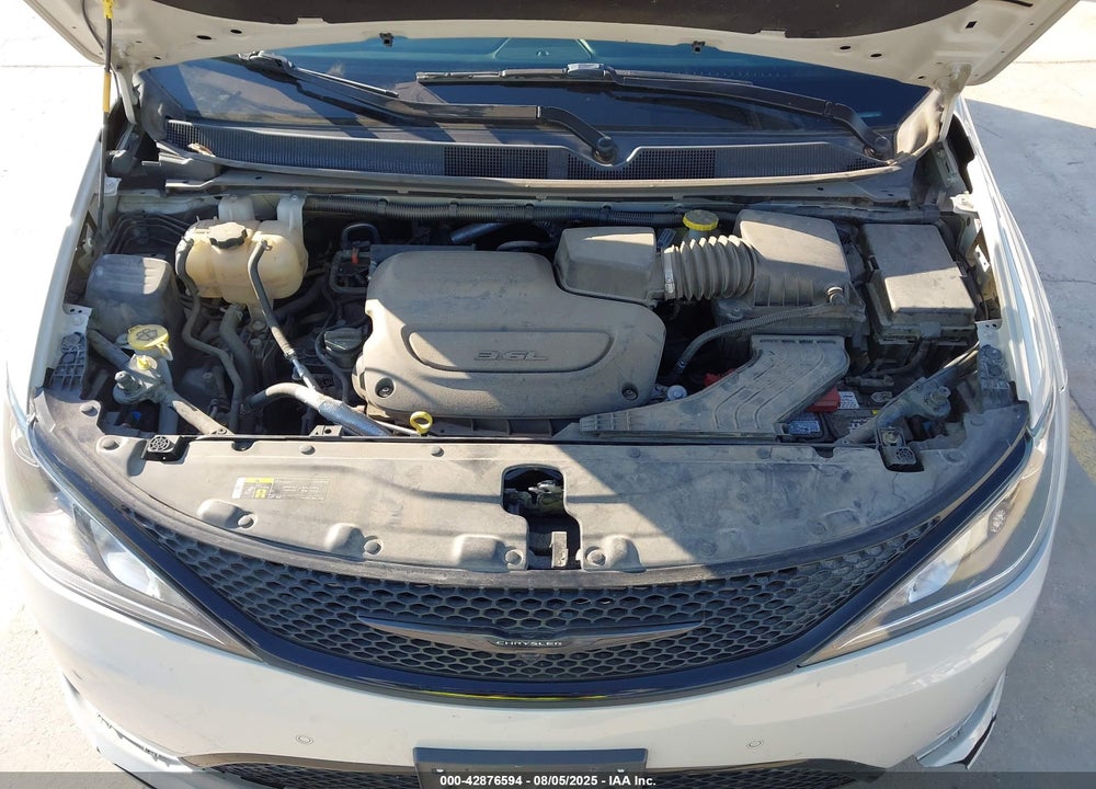 2020 CHRYSLER PACIFICA TOURING L VIN: 2C4RC1BG9LR111980