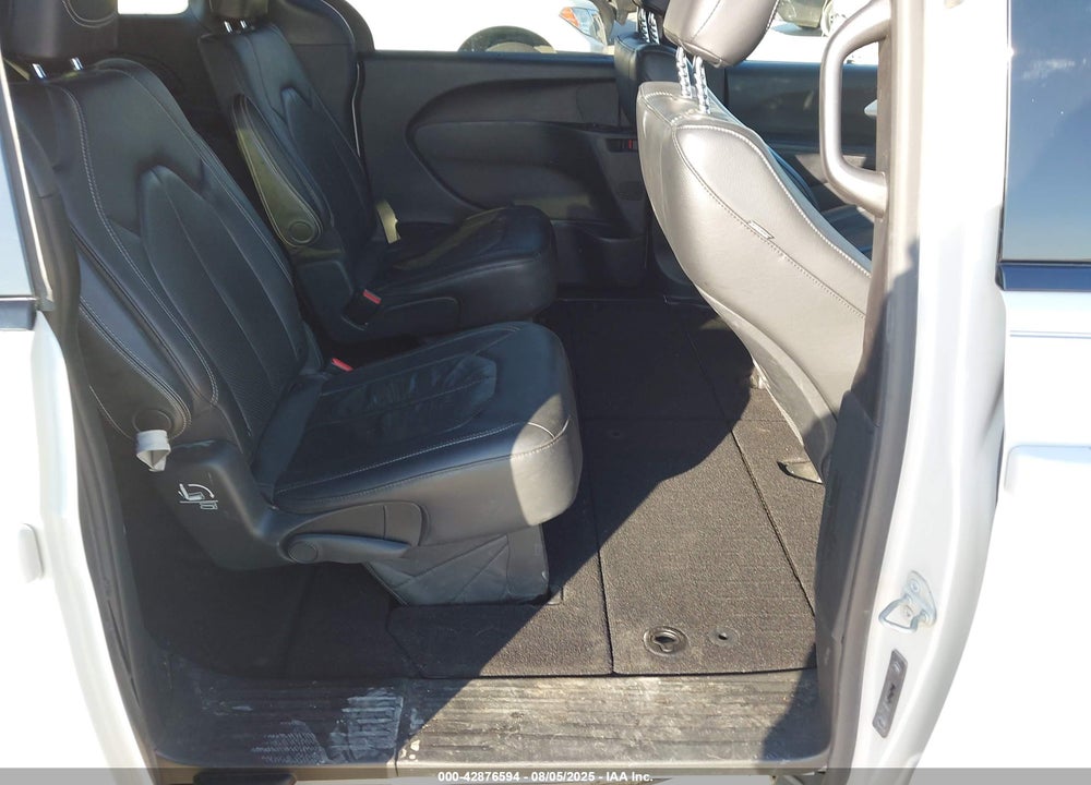 2020 CHRYSLER PACIFICA TOURING L VIN: 2C4RC1BG9LR111980
