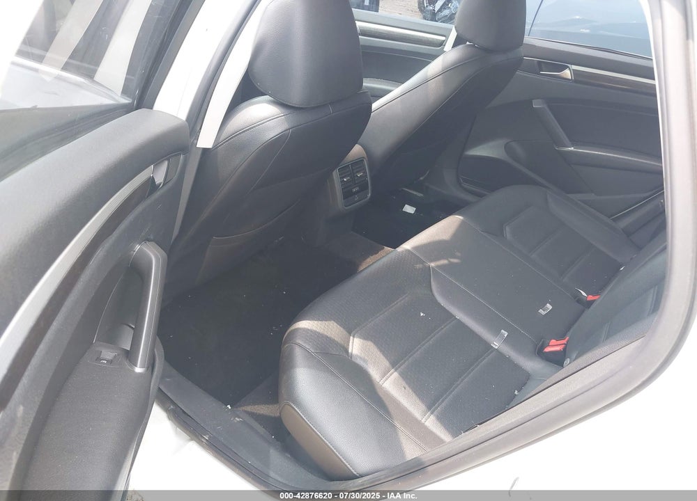 2018 VOLKSWAGEN PASSAT VIN: 1VWBA7A31JC039300