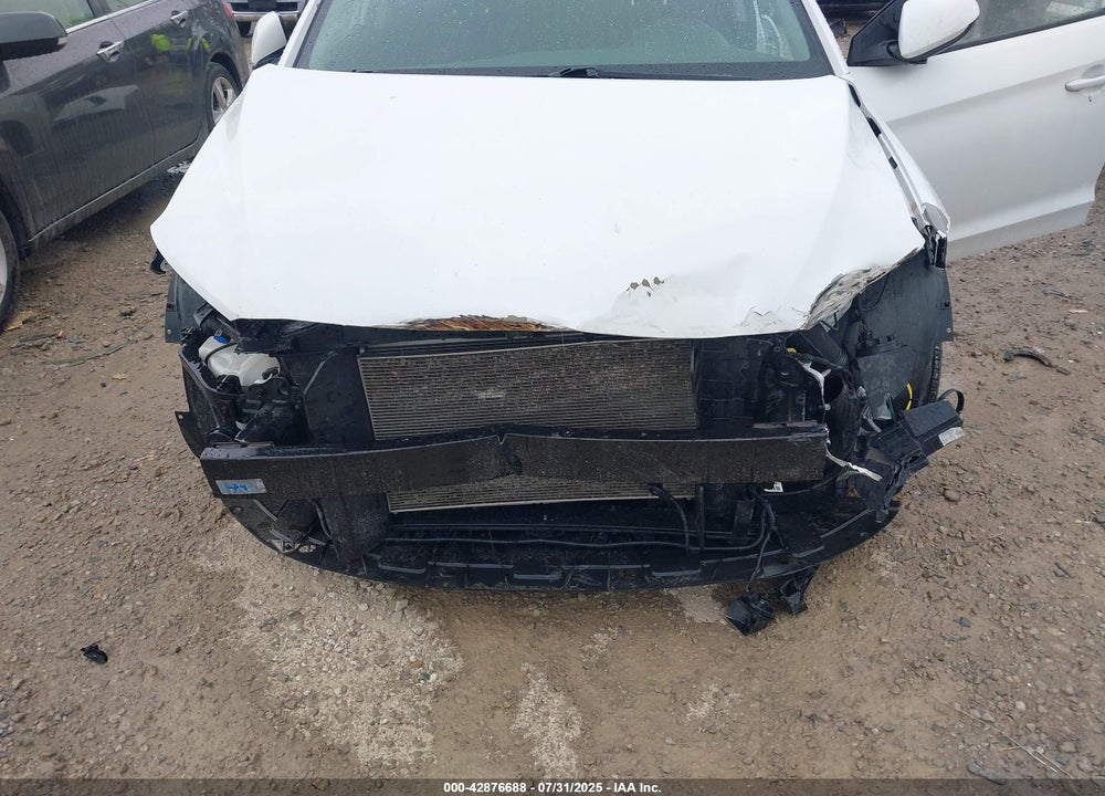 2018 HYUNDAI ELANTRA VIN: 5NPD74LF4JH295175
