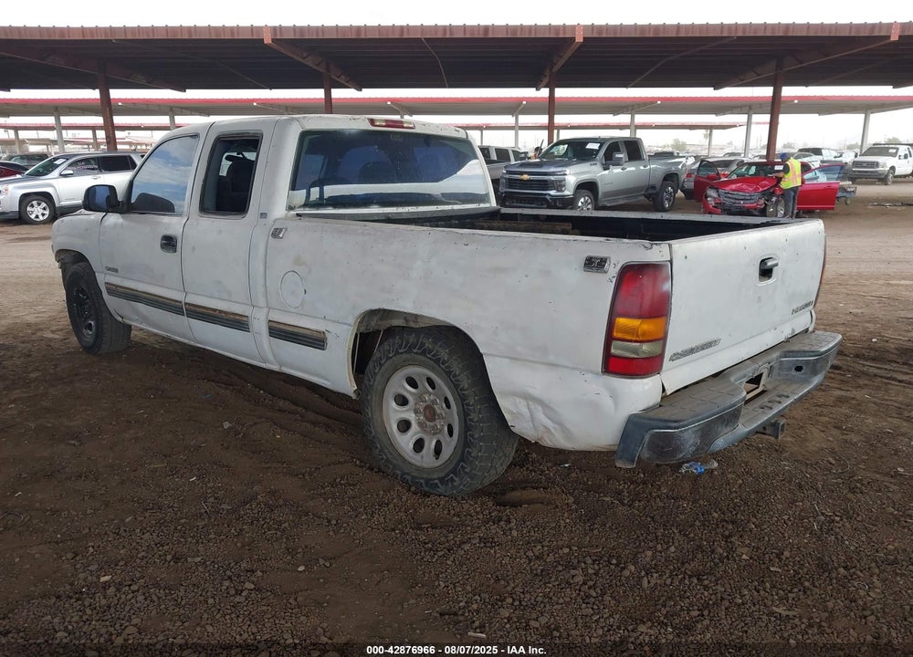 2002 CHEVROLET SILVERADO 1500 LS VIN: 2GCEC19T021111087