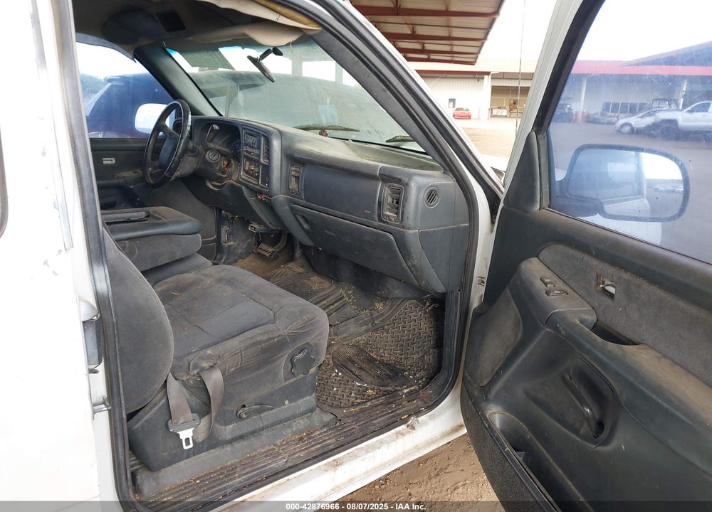 2002 CHEVROLET SILVERADO 1500 LS VIN: 2GCEC19T021111087