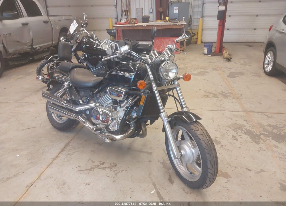 1997 HONDA VF750 C VIN: JH2RC4318VM300130