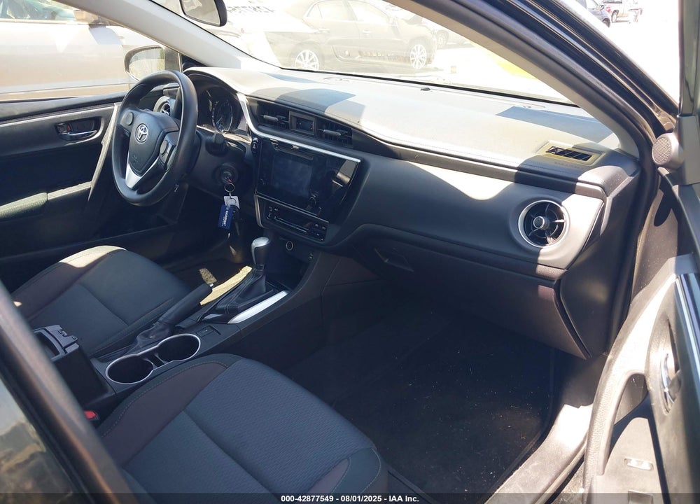 2018 TOYOTA COROLLA LE VIN: 5YFBURHE1JP815431