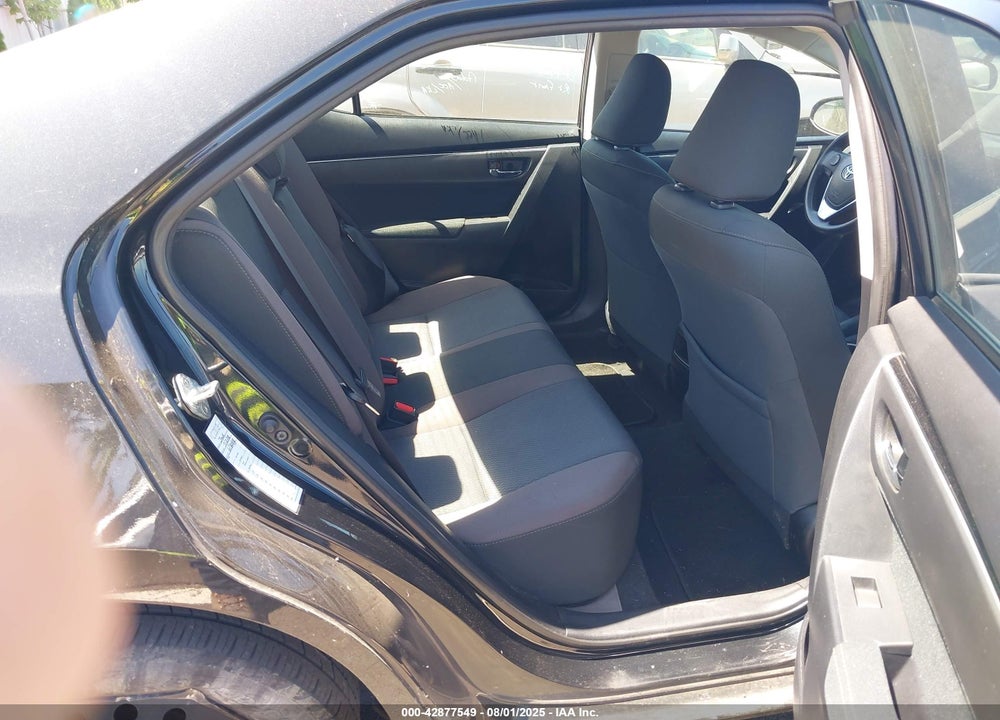 2018 TOYOTA COROLLA LE VIN: 5YFBURHE1JP815431