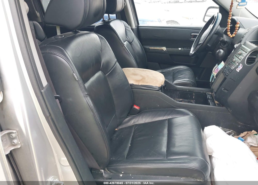 2011 HONDA PILOT EX-L VIN: 5FNYF4H67BB040288