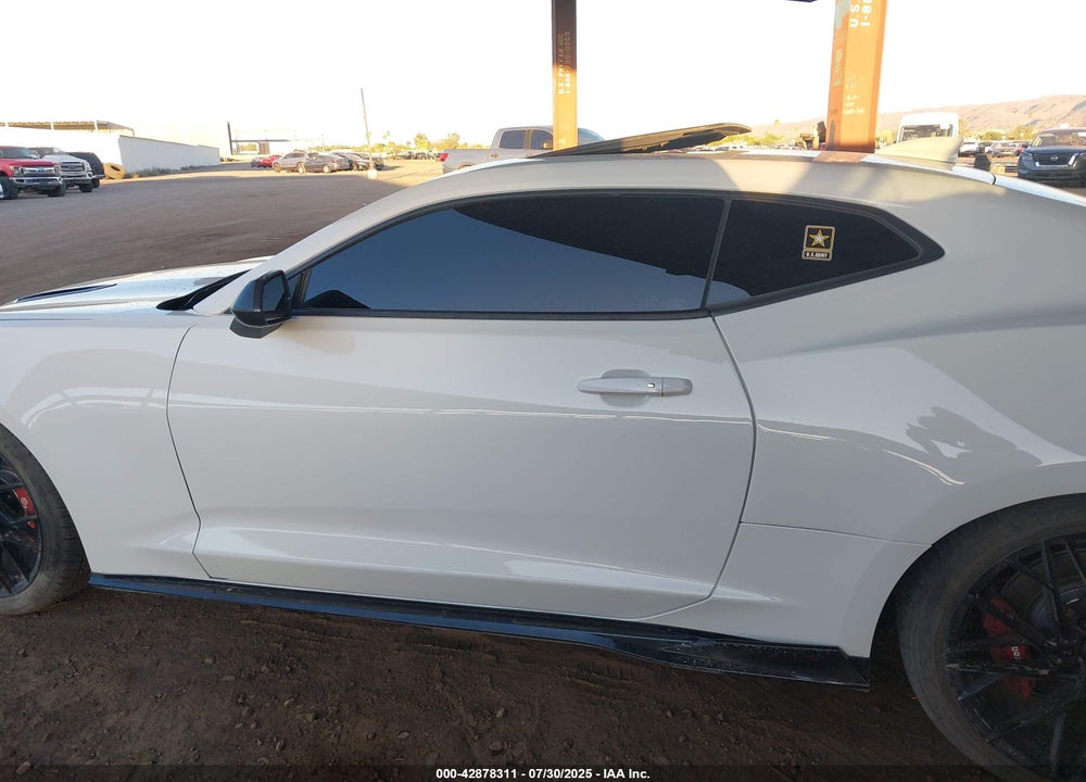 2017 CHEVROLET CAMARO VIN: 1G1FH1R77H0109150
