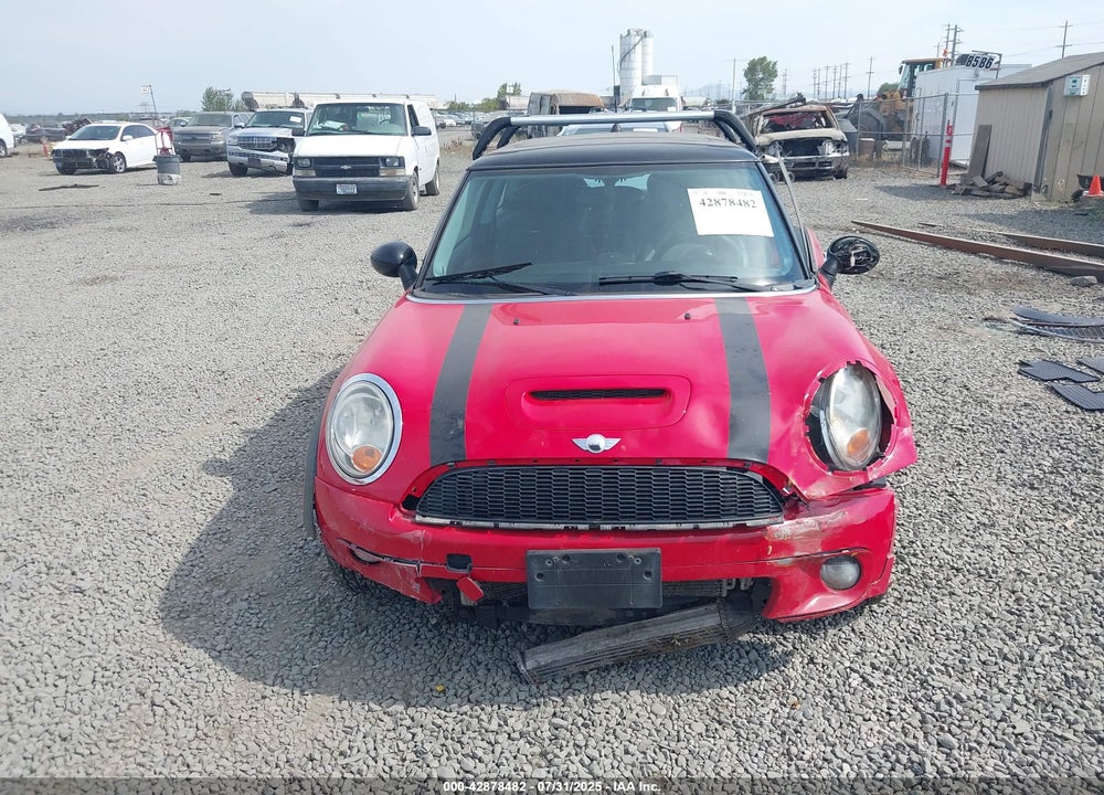 2008 MINI COOPER S VIN: WMWMF73568TT87595