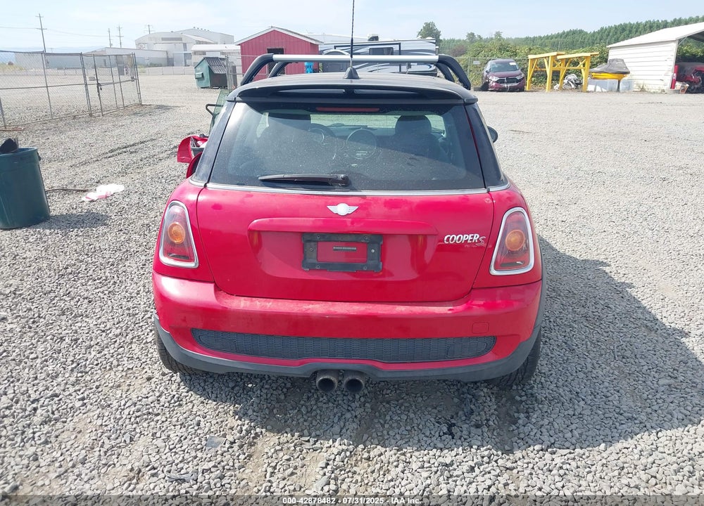 2008 MINI COOPER S VIN: WMWMF73568TT87595