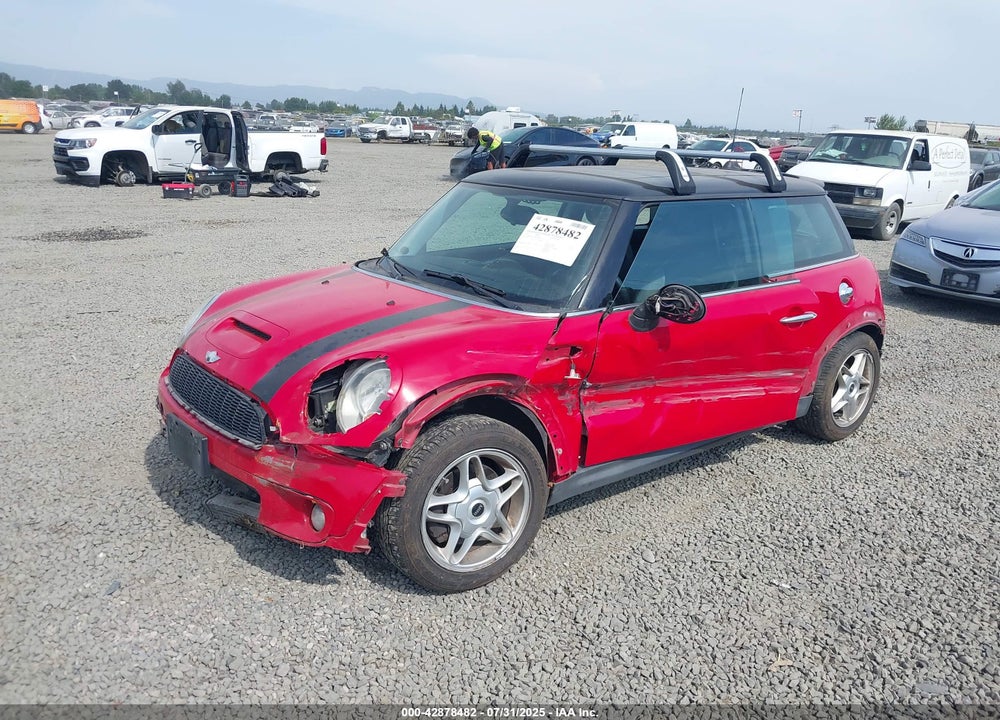 2008 MINI COOPER S VIN: WMWMF73568TT87595