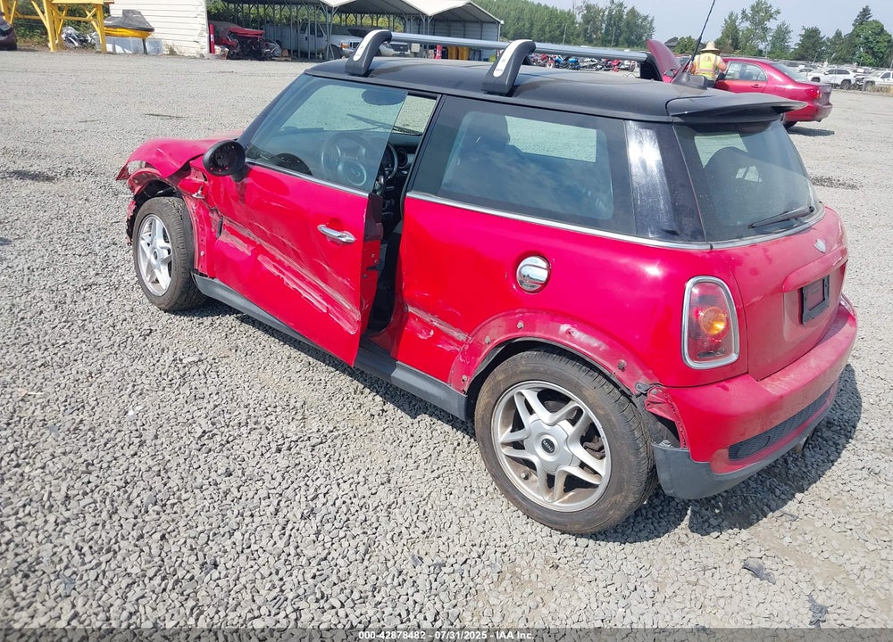 2008 MINI COOPER S VIN: WMWMF73568TT87595