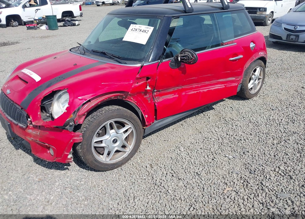 2008 MINI COOPER S VIN: WMWMF73568TT87595