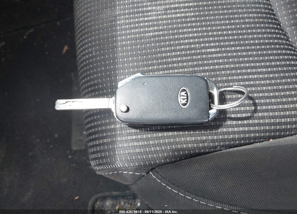 2019 KIA FORTE LXS VIN: 3KPF24ADXKE035636