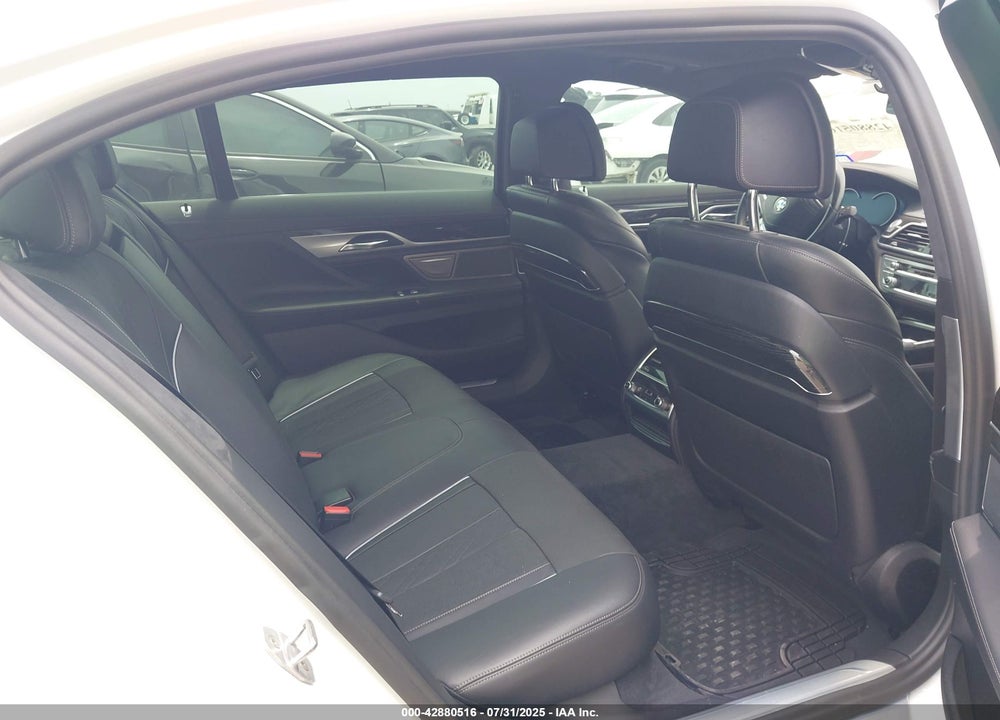 2018 BMW 7 SERIES VIN: WBA7F0C51JGM22868