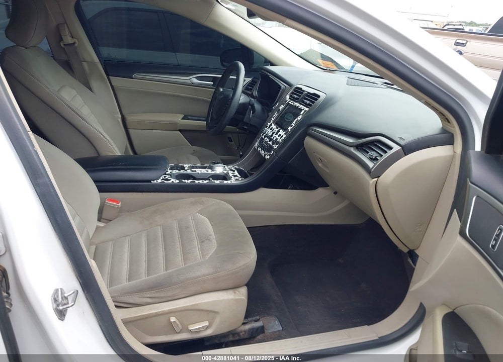 2019 FORD FUSION VIN: 3FA6P0LU1KR119916