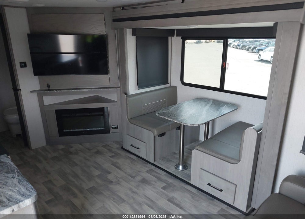 2022 KODIAK BY DUTCHMEN ULTRA LITE SERIES M- VIN: 4YDTKDL2XNJ970867