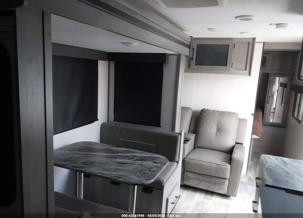 2022 KODIAK BY DUTCHMEN ULTRA LITE SERIES M- VIN: 4YDTKDL2XNJ970867