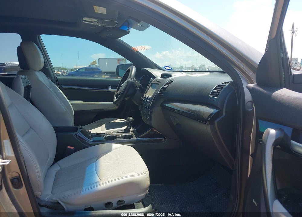 2014 KIA SORENTO VIN: 5XYKW4A72EG531812