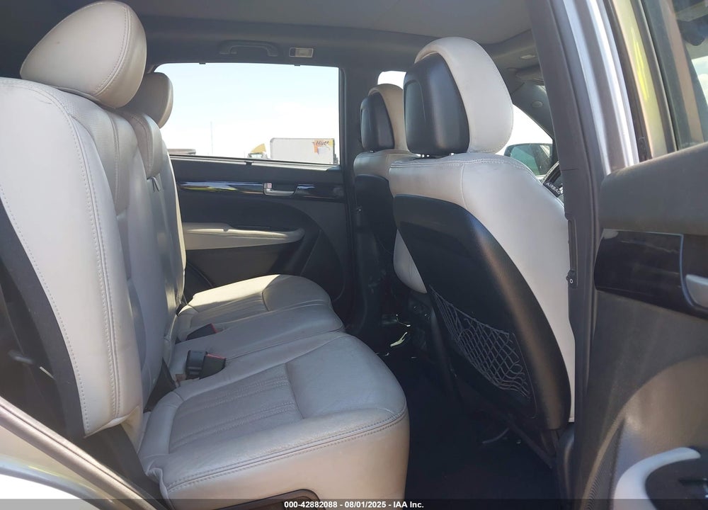 2014 KIA SORENTO VIN: 5XYKW4A72EG531812